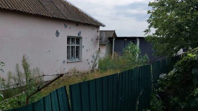 Пошкоджені будинки, школа та будинок культури — росіяни обстріляли село в Есманській громаді на Сумщині Пошкоджені будинки, школа та будинок культури — росіяни обстріляли село в Есманській громаді на Сумщині