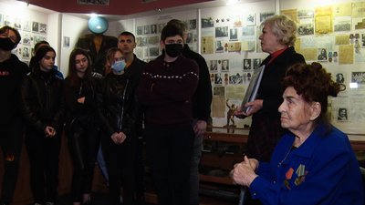 З учнями Кремінської школи зустрілась учасниця Другої світової війни