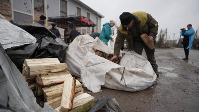 "У нас багато тут людей поховані у дворах". Як живуть люди у Посад-Покровському після звільнення Херсона "У нас багато тут людей поховані у дворах". Як живуть люди у Посад-Покровському після звільнення Херсона