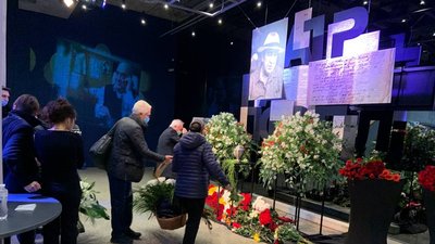 У Києві попрощалися з керівником "Театру на Подолі" Малаховим У Києві попрощалися з керівником "Театру на Подолі" Малаховим