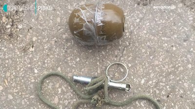 У Рівному на двері підприємства повісили гранату У Рівному на двері підприємства повісили гранату