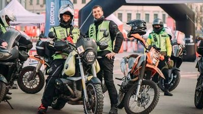 "Меддопомога на мотоциклах": як волонтери допомагають "швидким"