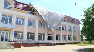 Негода на Костопільщині: за 20 хвилин пошкоджено 17 приватних будівель