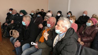 7 автобусів на маршруті: як жителі Зеленівки добираються до Херсона 7 автобусів на маршруті: як жителі Зеленівки добираються до Херсона