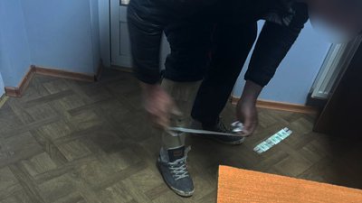 Волинянин намагався перевезти на собі 100 пачок цигарок до Польщі