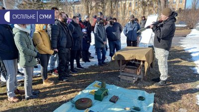У Сумах вчили стріляти та надавати домедичну допомогу. ФОТОРЕПОРТАЖ У Сумах вчили стріляти та надавати домедичну допомогу. ФОТОРЕПОРТАЖ