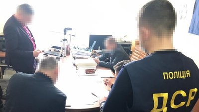 У Житомирі організованій групі повідомили про підозру –реалізовували тютюн сумнівної якості У Житомирі організованій групі повідомили про підозру –реалізовували тютюн сумнівної якості