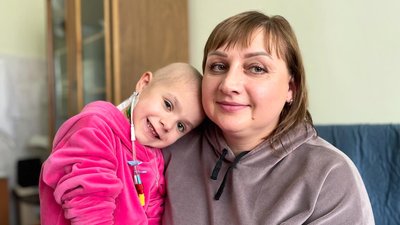 У Львові 5-річній дівчинці з Івано-Франківська видалили пухлину розміром 15 на 18 см
