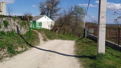 На блокпостах у Почаєві транспорт пропускають На блокпостах у Почаєві транспорт пропускають