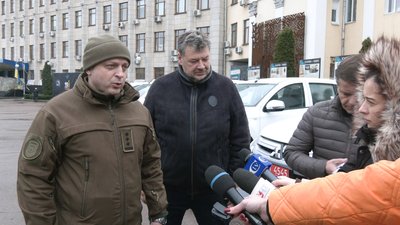 У Житомирі для українських захисників передали 10 пікапів та 50 FPV-дронів У Житомирі для українських захисників передали 10 пікапів та 50 FPV-дронів