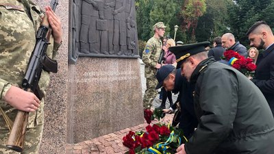 В Ужгороді вшанували пам'ять загиблих українських бійців В Ужгороді вшанували пам'ять загиблих українських бійців