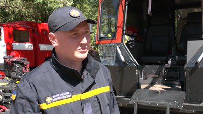 Вчасно виявити та ліквідувати: черкаські лісівники, рятувальники та піротехніки тренувалися гасити лісові пожежі Вчасно виявити та ліквідувати: черкаські лісівники, рятувальники та піротехніки тренувалися гасити лісові пожежі