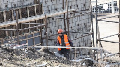 У Запоріжжі площу біля греблі ДніпроГЕСу рятують від руйнації У Запоріжжі площу біля греблі ДніпроГЕСу рятують від руйнації