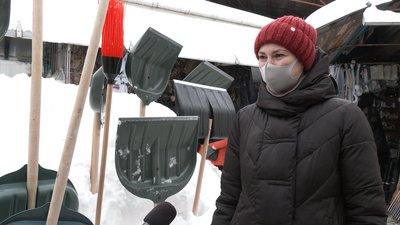 На Рівненщині збільшився попит на лопати для прибирання снігу На Рівненщині збільшився попит на лопати для прибирання снігу