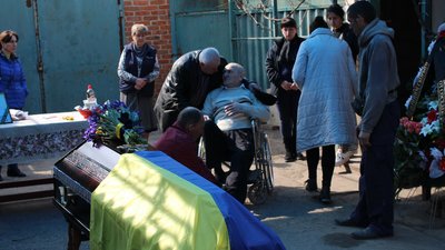 Після обстрілу військової частини у Миколаєві: на Одещині поховали 21-річного бійця Після обстрілу військової частини у Миколаєві: на Одещині поховали 21-річного бійця