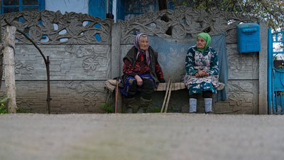 "Садимо овочі серед уламків": як живе вільна Новомиколаївка на Херсонщині