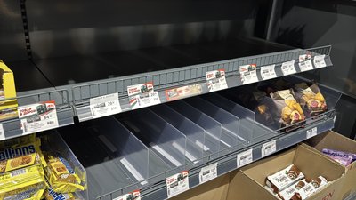 Пусті полиці супермаркету в Миколаєві