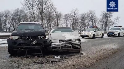 ДТП у Вінниці: на обʼїзній дорозі зіштовхнулися чотири автівки