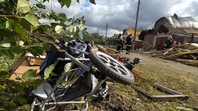 Буревій в Бурині на Сумщині: що розповідають очевидці Буревій в Бурині на Сумщині: що розповідають очевидці