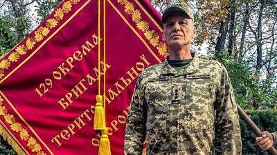 Президент Володимир Зеленський вручив Бойовий прапор 129 криворізькій бригаді тероборони Президент Володимир Зеленський вручив Бойовий прапор 129 криворізькій бригаді тероборони