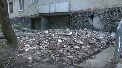 У Харкові чоловік третій місяць живе у знищеній обстрілом квартирі на Північній Салтівці У Харкові чоловік третій місяць живе у знищеній обстрілом квартирі на Північній Салтівці