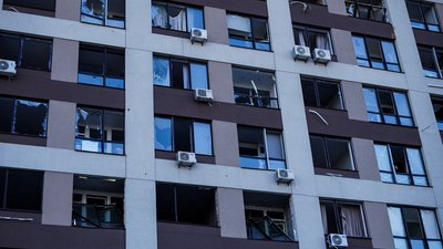 Росіяни вдарили по ТРЦ "Ретровіль" у Києві. Що від нього лишилось Росіяни вдарили по ТРЦ "Ретровіль" у Києві. Що від нього лишилось