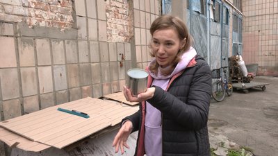 У Рівному волонтери збирають матеріали для окопних свічок. Як їх виготовляють У Рівному волонтери збирають матеріали для окопних свічок. Як їх виготовляють