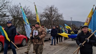 На Тернопільщині попрощалися з трьома загиблими бійцями На Тернопільщині попрощалися з трьома загиблими бійцями