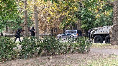 Силовики, бронетехніка та заручники: у Миколаєві відбулись антитерористичні навчання Силовики, бронетехніка та заручники: у Миколаєві відбулись антитерористичні навчання