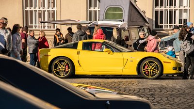 Від вінтажних автівок до спорткарів: в Ужгороді відбулась автомобільна виставка Від вінтажних автівок до спорткарів: в Ужгороді відбулась автомобільна виставка