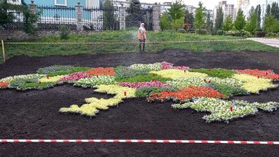 У Києві до Дня Незалежності створили понад 10 патріотичних квітників