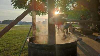 На березі Латориці у Мукачеві варили "Леквар Перемоги" На березі Латориці у Мукачеві варили "Леквар Перемоги"