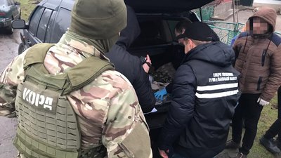 Поліцейські затримали чоловіка, який продавав на Львівщині наркотики Поліцейські затримали чоловіка, який продавав на Львівщині наркотики