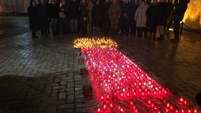 У Києві запалили 244 лампадки в пам'ять про оборону Донецького аеропорту