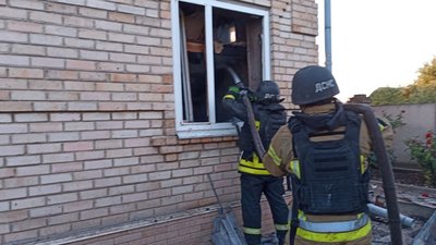 Атака РФ, пожежа, рятувальники