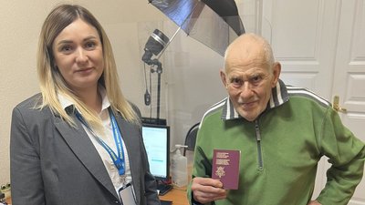 Міграційна служба, іноземці, посвідки на проживання в Україні