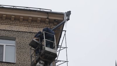 Дніпрянам розповіли, як можна прибрати бурульки з будинків