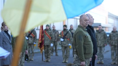 Вручили ордени та медалі: у Черкасах нагородили бійців тероборони Вручили ордени та медалі: у Черкасах нагородили бійців тероборони