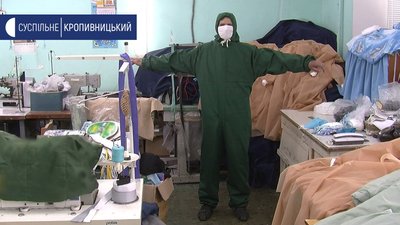 Один багаторазовий комбінезон шиють 50 хвилин Один багаторазовий комбінезон шиють 50 хвилин