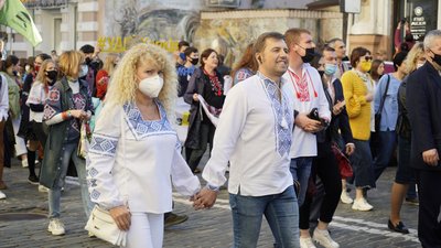 У Вишиванковій ході у Харкові взяли участь близько 650 людей У Вишиванковій ході у Харкові взяли участь близько 650 людей