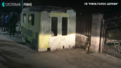 Церковні війни: на Рівненщині знову бійка біля храму, є позиції сторін