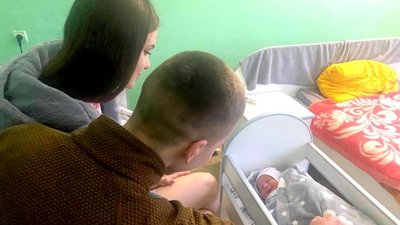 З передової - у пологовий: на Хмельниччині воїн приїхав на партнерські пологи