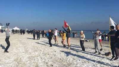 Водохреще в Одесі: містяни занурювалися у море за температури +4 Водохреще в Одесі: містяни занурювалися у море за температури +4
