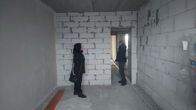 Родина переселенців купила квартиру у Сумах за програмою від німецького банку: як це працює Родина переселенців купила квартиру у Сумах за програмою від німецького банку: як це працює