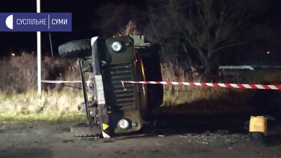 На Сумщині перекинулась вантажівка: один загинув, троє травмувалися На Сумщині перекинулась вантажівка: один загинув, троє травмувалися