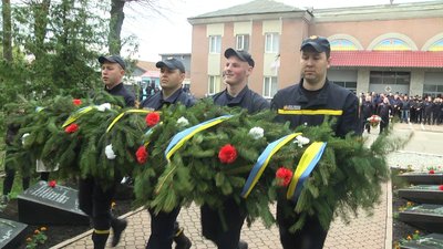 Роковини аварії на ЧАЕС: на Житомирщині вшанували пам'ять полеглих ліквідаторів аварії Роковини аварії на ЧАЕС: на Житомирщині вшанували пам'ять полеглих ліквідаторів аварії