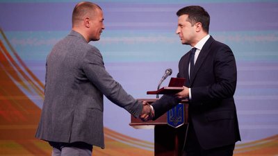 Волонтерство зробило Україну непереможною у 2014 році – Зеленський Волонтерство зробило Україну непереможною у 2014 році – Зеленський