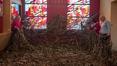 Військові в зоні ООС отримали маскувальну сітку від музейниць з Луцька Військові в зоні ООС отримали маскувальну сітку від музейниць з Луцька