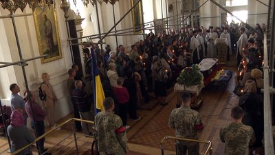 У Луцьку попрощалися із загиблим бійцем Ігорем Козачуком У Луцьку попрощалися із загиблим бійцем Ігорем Козачуком
