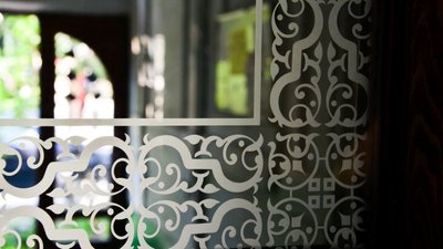 У Львові відреставрували старовинні двері-віяло